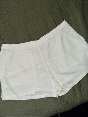 Universal Thread Women's White Elastic-Waist Athletic Shorts with Front Pockets